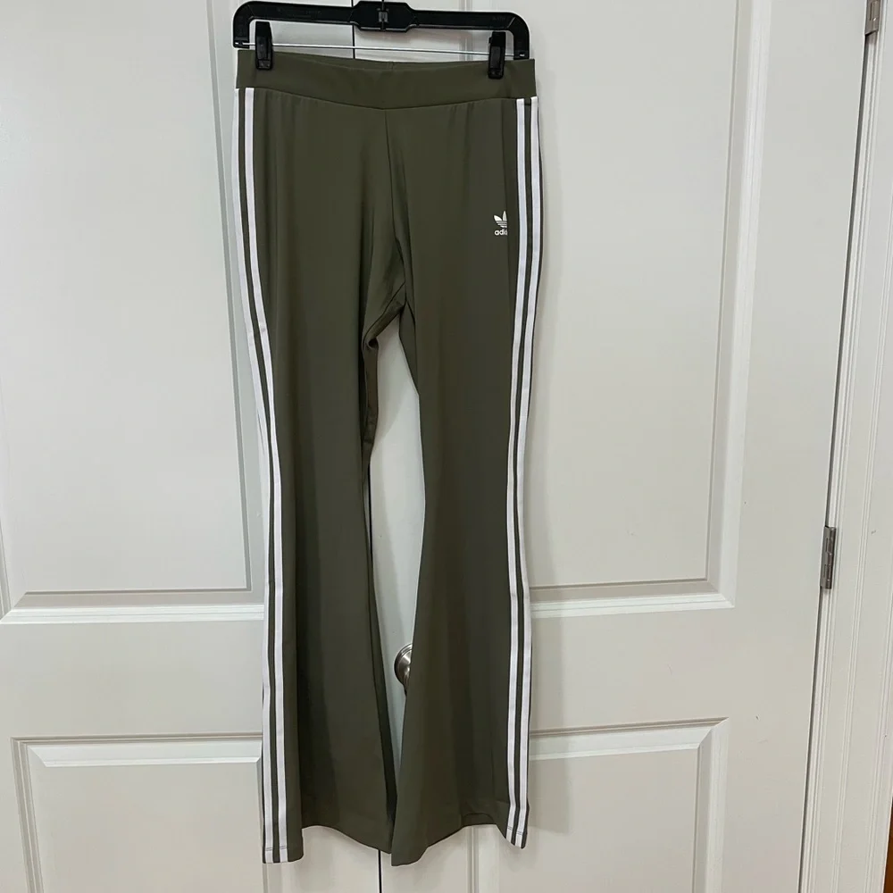 Adicolor Flared Leggings form Adidas - Picture 3 of 6